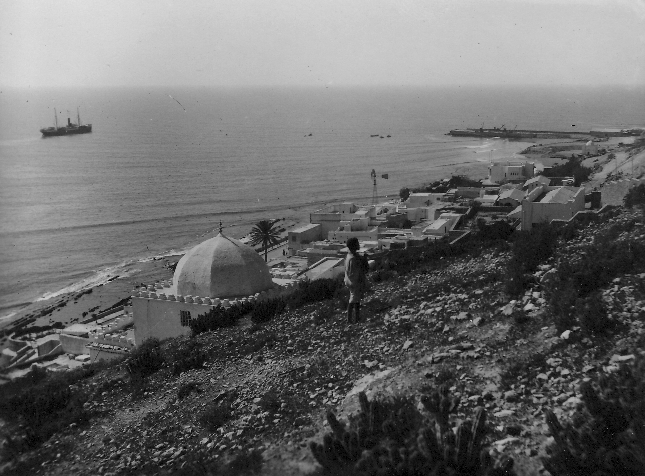 Black-and-white photograph of Founti and the harbor under construction in Agadir in 1930.
